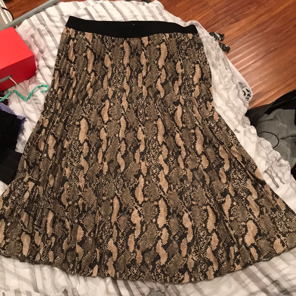 H&M snakeskin print half calf skirt